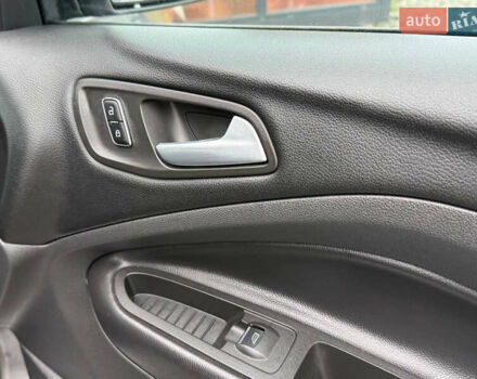 Сірий Форд Куга, об'ємом двигуна 2 л та пробігом 176 тис. км за 14500 $, фото 36 на Automoto.ua