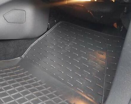 Сірий Форд Куга, об'ємом двигуна 2 л та пробігом 130 тис. км за 15500 $, фото 63 на Automoto.ua