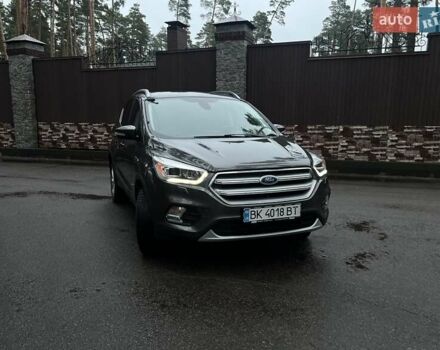 Сірий Форд Куга, об'ємом двигуна 2 л та пробігом 199 тис. км за 16300 $, фото 2 на Automoto.ua