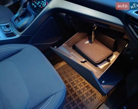 Серый Форд Куга, объемом двигателя 2 л и пробегом 95 тыс. км за 16900 $, фото 31 на Automoto.ua