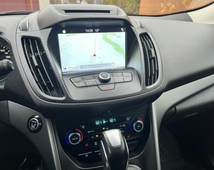 Серый Форд Куга, объемом двигателя 2 л и пробегом 144 тыс. км за 17700 $, фото 13 на Automoto.ua