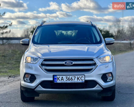 Сірий Форд Куга, об'ємом двигуна 2 л та пробігом 117 тис. км за 16999 $, фото 5 на Automoto.ua