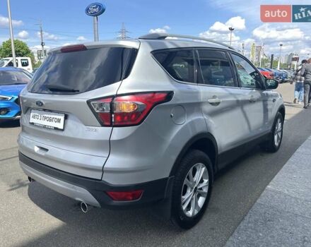 Серый Форд Куга, объемом двигателя 2 л и пробегом 63 тыс. км за 20056 $, фото 4 на Automoto.ua
