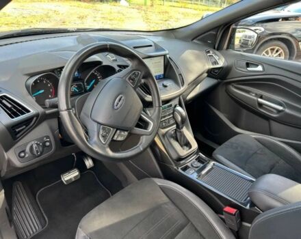 Форд Куга 2017 в Черновцах на Automoto.ua Серый Форд Куга, объемом двигателя 2 л и пробегом 61 тыс. км за 12400 $, фото 7 на Automoto.ua