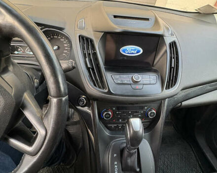 Серый Форд Куга, объемом двигателя 2 л и пробегом 115 тыс. км за 19000 $, фото 3 на Automoto.ua