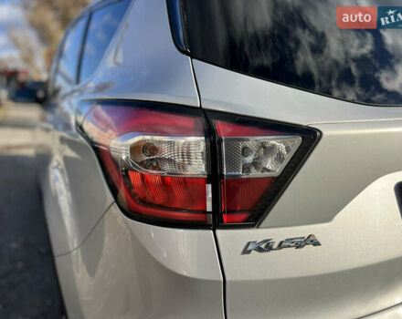 Сірий Форд Куга, об'ємом двигуна 2 л та пробігом 117 тис. км за 16999 $, фото 40 на Automoto.ua