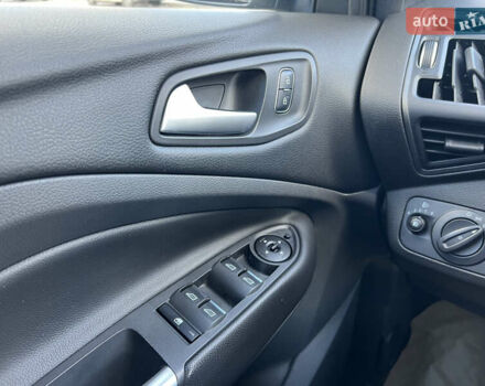 Сірий Форд Куга, об'ємом двигуна 2 л та пробігом 117 тис. км за 16999 $, фото 27 на Automoto.ua