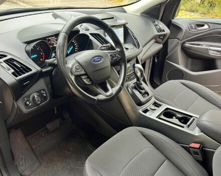 Серый Форд Куга, объемом двигателя 2 л и пробегом 144 тыс. км за 17700 $, фото 9 на Automoto.ua