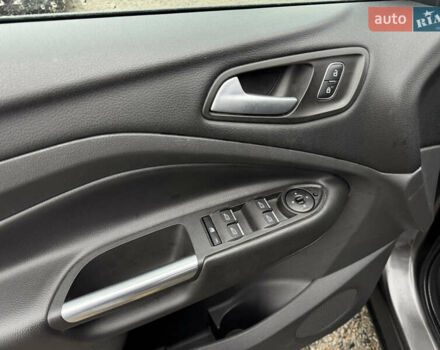 Серый Форд Куга, объемом двигателя 2 л и пробегом 191 тыс. км за 20900 $, фото 10 на Automoto.ua