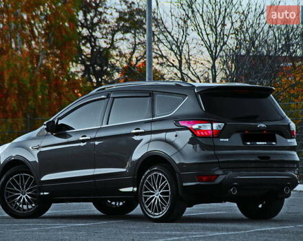Серый Форд Куга, объемом двигателя 2 л и пробегом 83 тыс. км за 15300 $, фото 4 на Automoto.ua