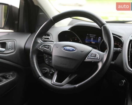 Серый Форд Куга, объемом двигателя 1.5 л и пробегом 166 тыс. км за 16500 $, фото 11 на Automoto.ua