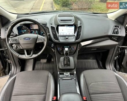 Серый Форд Куга, объемом двигателя 2 л и пробегом 226 тыс. км за 17500 $, фото 22 на Automoto.ua