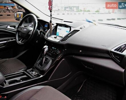 Серый Форд Куга, объемом двигателя 2 л и пробегом 180 тыс. км за 17700 $, фото 15 на Automoto.ua