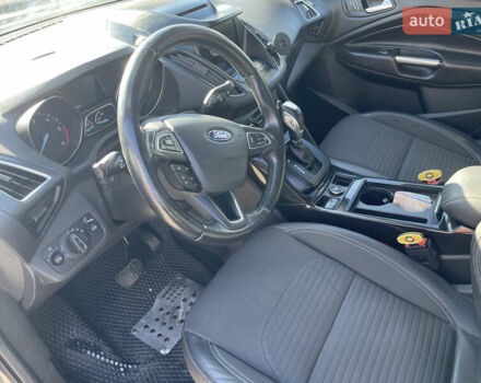 Форд Куга 2019 в Шепетовке на Automoto.ua Серый Форд Куга, объемом двигателя 2 л и пробегом 245 тыс. км за 16000 $, фото 5 на Automoto.ua