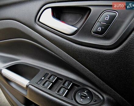 Серый Форд Куга, объемом двигателя 2 л и пробегом 180 тыс. км за 17700 $, фото 6 на Automoto.ua