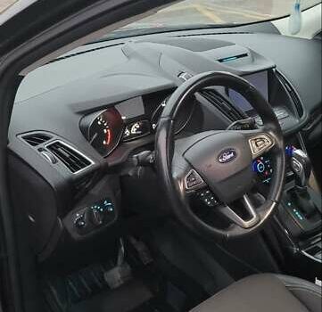 Серый Форд Куга, объемом двигателя 1.5 л и пробегом 101 тыс. км за 18200 $, фото 12 на Automoto.ua