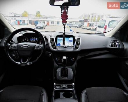 Серый Форд Куга, объемом двигателя 2 л и пробегом 180 тыс. км за 17700 $, фото 14 на Automoto.ua