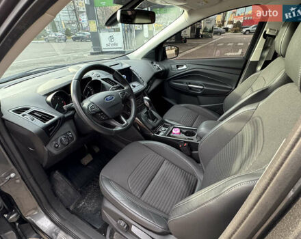 Форд Куга 2019 в Ивано-Франковске на Automoto.ua Серый Форд Куга, объемом двигателя 2 л и пробегом 72 тыс. км за 19800 $, фото 6 на Automoto.ua