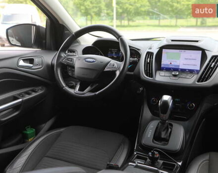 Серый Форд Куга, объемом двигателя 1.5 л и пробегом 166 тыс. км за 16500 $, фото 8 на Automoto.ua