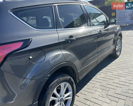 Форд Куга 2019 в Шепетовке на Automoto.ua Серый Форд Куга, объемом двигателя 2 л и пробегом 245 тыс. км за 16000 $, фото 2 на Automoto.ua