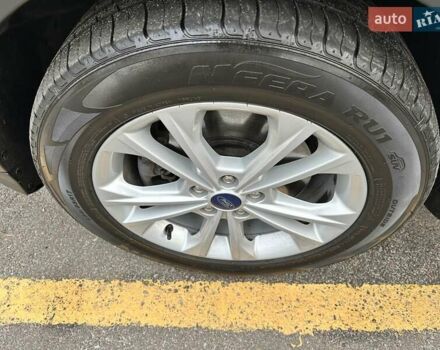 Серый Форд Куга, объемом двигателя 2 л и пробегом 226 тыс. км за 17500 $, фото 3 на Automoto.ua