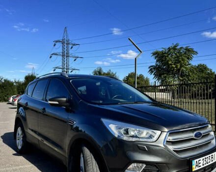 Сірий Форд Куга, об'ємом двигуна 1.5 л та пробігом 61 тис. км за 19200 $, фото 3 на Automoto.ua
