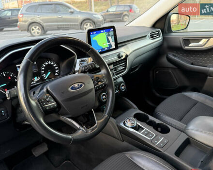 Серый Форд Куга, объемом двигателя 1.5 л и пробегом 142 тыс. км за 20500 $, фото 10 на Automoto.ua