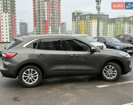 Серый Форд Куга, объемом двигателя 1.5 л и пробегом 68 тыс. км за 22500 $, фото 5 на Automoto.ua