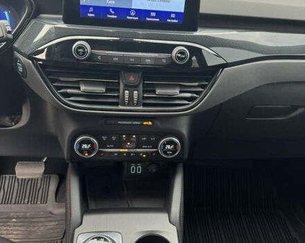 Серый Форд Куга, объемом двигателя 1.5 л и пробегом 61 тыс. км за 27000 $, фото 7 на Automoto.ua