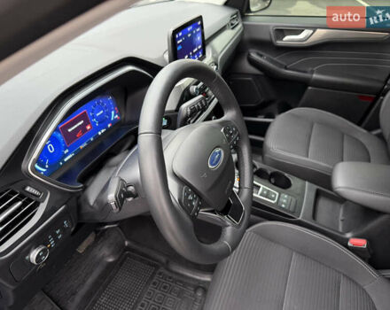 Серый Форд Куга, объемом двигателя 1.5 л и пробегом 68 тыс. км за 22500 $, фото 11 на Automoto.ua