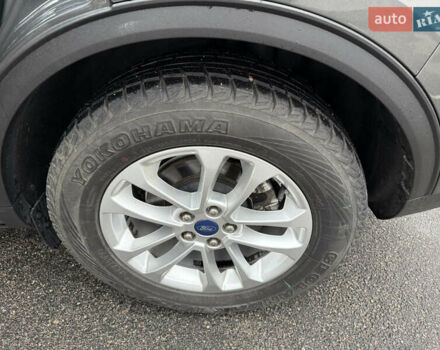 Серый Форд Куга, объемом двигателя 1.5 л и пробегом 68 тыс. км за 22500 $, фото 18 на Automoto.ua