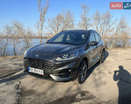 Серый Форд Куга, объемом двигателя 1.5 л и пробегом 2 тыс. км за 27525 $, фото 1 на Automoto.ua