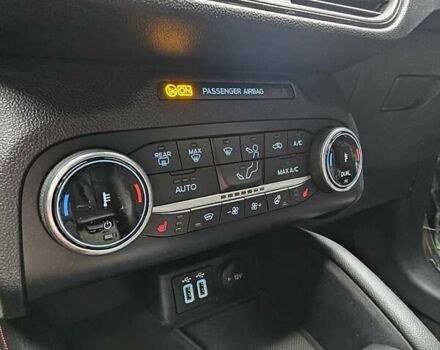 Серый Форд Куга, объемом двигателя 1.5 л и пробегом 43 тыс. км за 15700 $, фото 26 на Automoto.ua