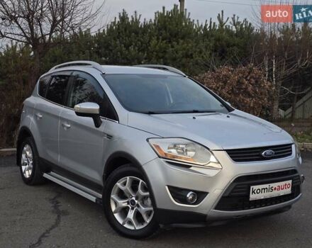 Серый Форд Куга, объемом двигателя 2 л и пробегом 289 тыс. км за 9999 $, фото 1 на Automoto.ua