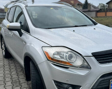 Серый Форд Куга, объемом двигателя 2 л и пробегом 200 тыс. км за 9000 $, фото 1 на Automoto.ua