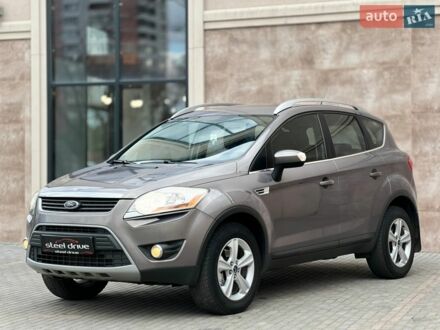 Серый Форд Куга, объемом двигателя 2 л и пробегом 221 тыс. км за 9699 $, фото 1 на Automoto.ua
