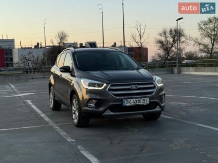 Серый Форд Куга, объемом двигателя 2 л и пробегом 203 тыс. км за 13400 $, фото 1 на Automoto.ua