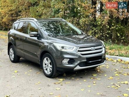 Форд Куга 2017 в Киеве на Automoto.ua Серый Форд Куга, объемом двигателя 2 л и пробегом 141 тыс. км за 17000 $, фото 1 на Automoto.ua