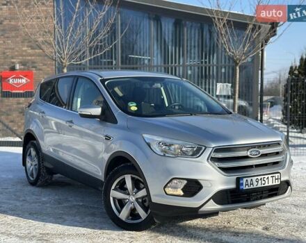 Серый Форд Куга, объемом двигателя 2 л и пробегом 157 тыс. км за 15350 $, фото 1 на Automoto.ua