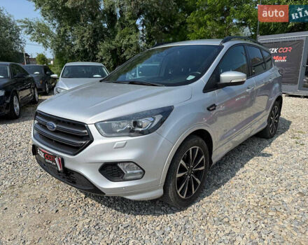 Сірий Форд Куга, об'ємом двигуна 2 л та пробігом 226 тис. км за 17700 $, фото 1 на Automoto.ua