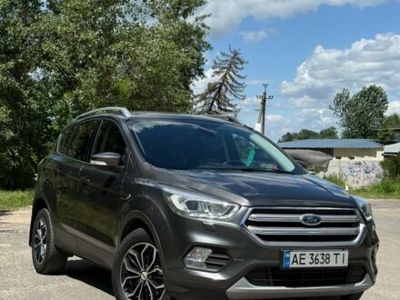 Сірий Форд Куга, об'ємом двигуна 1.5 л та пробігом 179 тис. км за 13500 $, фото 1 на Automoto.ua