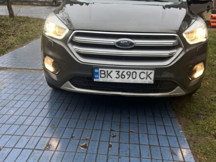 Сірий Форд Куга, об'ємом двигуна 1.5 л та пробігом 152 тис. км за 18500 $, фото 1 на Automoto.ua