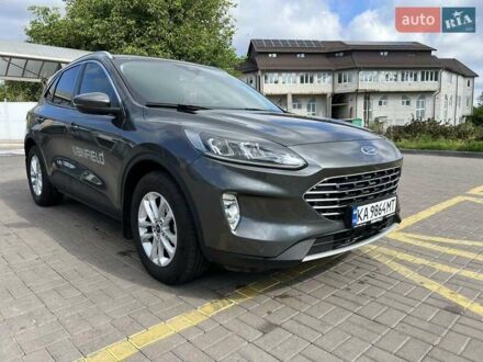 Форд Куга 2023 в Киеве на Automoto.ua Серый Форд Куга, объемом двигателя 2 л и пробегом 23 тыс. км за 32000 $, фото 1 на Automoto.ua