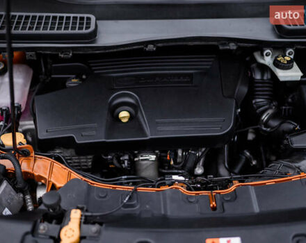 Оранжевый Форд Куга, объемом двигателя 2 л и пробегом 237 тыс. км за 14600 $, фото 41 на Automoto.ua