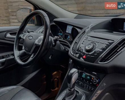 Помаранчевий Форд Куга, об'ємом двигуна 2 л та пробігом 249 тис. км за 14950 $, фото 100 на Automoto.ua