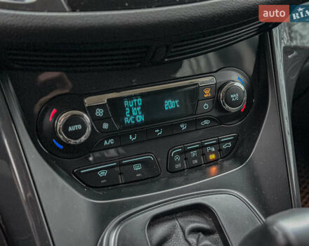 Помаранчевий Форд Куга, об'ємом двигуна 2 л та пробігом 249 тис. км за 14950 $, фото 70 на Automoto.ua