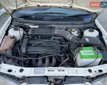 Белый Форд Мондео, объемом двигателя 1.8 л и пробегом 253 тыс. км за 1000 $, фото 4 на Automoto.ua