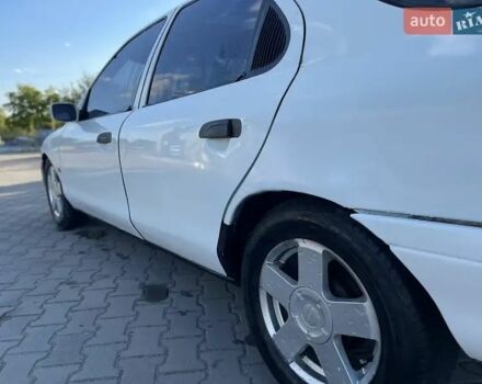 Белый Форд Мондео, объемом двигателя 1.8 л и пробегом 253 тыс. км за 1000 $, фото 6 на Automoto.ua