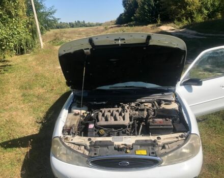 Белый Форд Мондео, объемом двигателя 2.5 л и пробегом 223 тыс. км за 1300 $, фото 3 на Automoto.ua