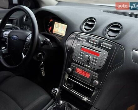 Белый Форд Мондео, объемом двигателя 1.8 л и пробегом 385 тыс. км за 5600 $, фото 16 на Automoto.ua